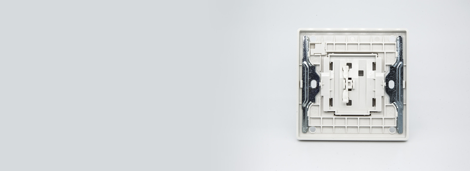 實力 · 強勁耐用
 升級版內嵌鋼架和加...