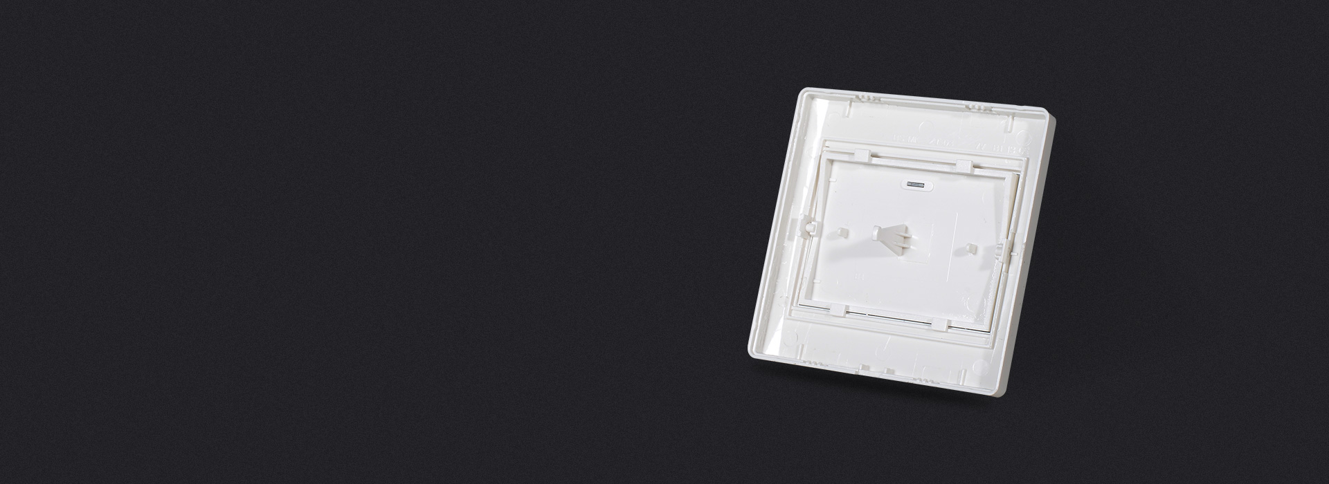 免拆蓋板結(jié)構(gòu)
 正泰開關(guān)NEW7V系列采...