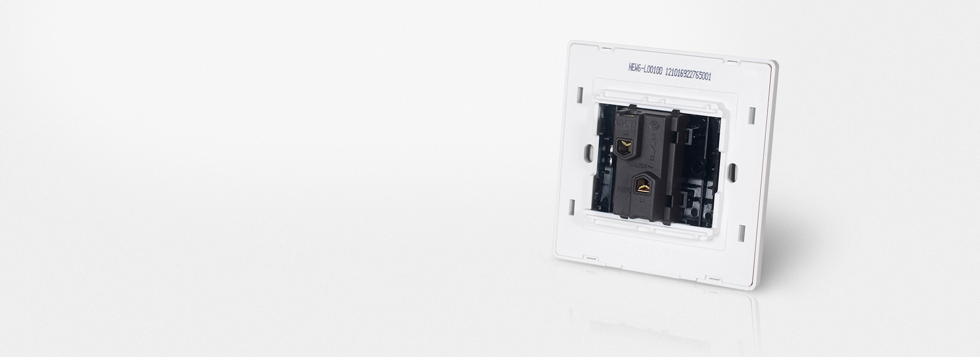 銀合金觸點性能更優
 正泰開關NEW7W...