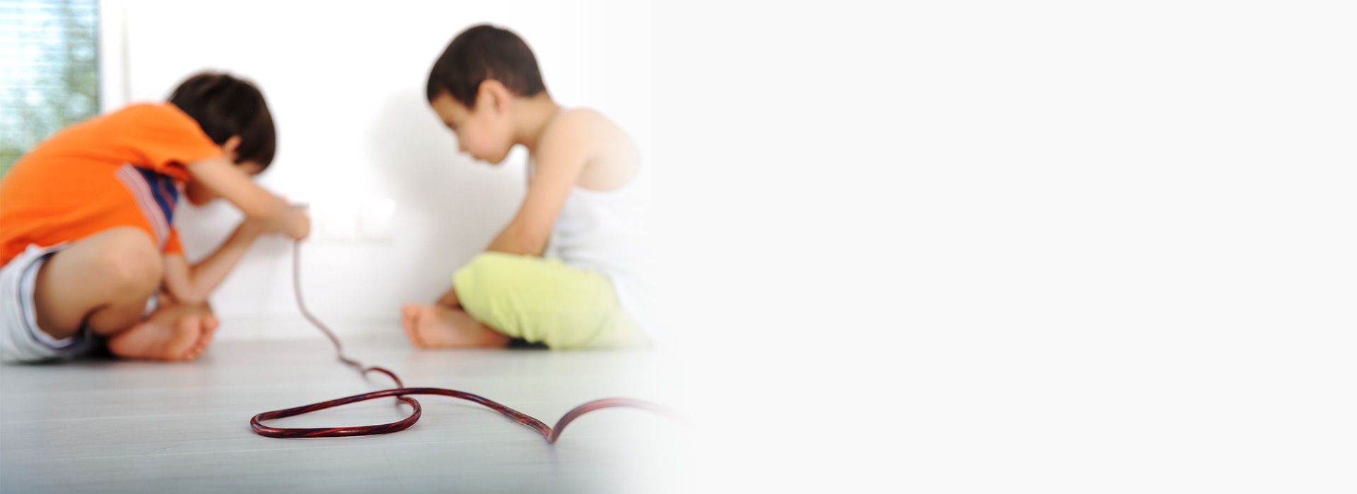 大孔徑鞍型端子，接線更便捷
 正泰開關N...