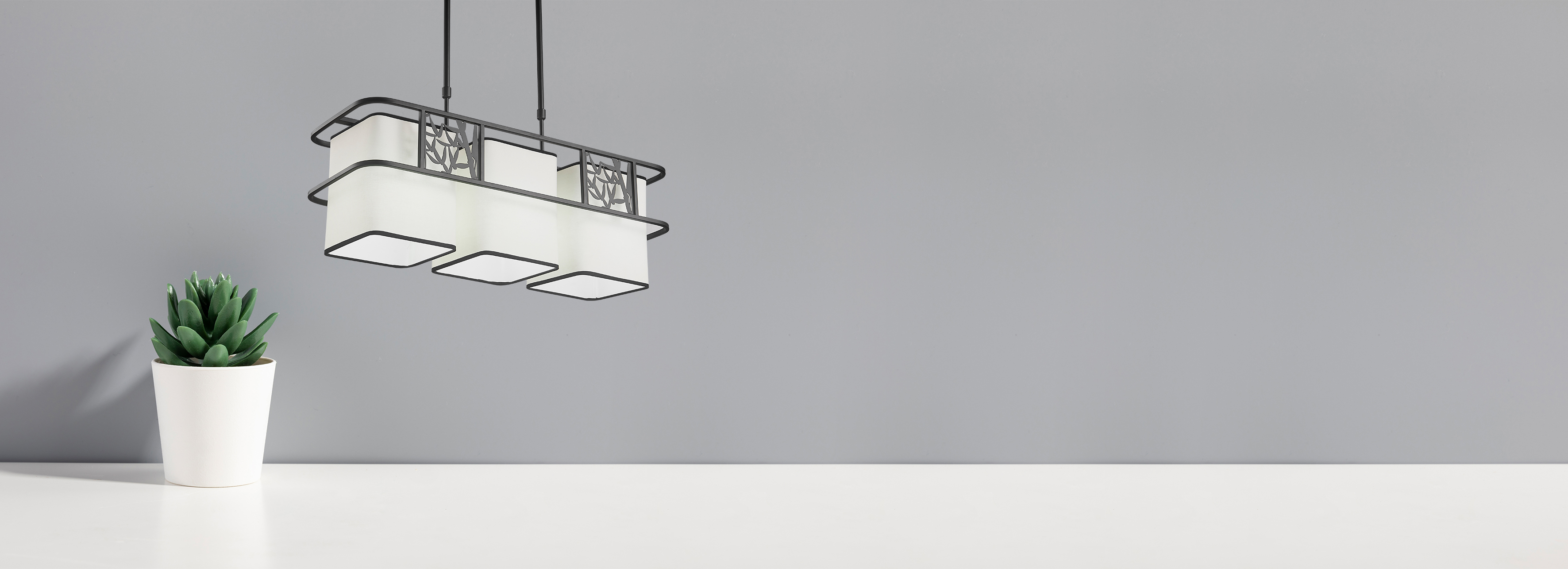 藝術格調設計，簡約大氣
 正泰吸頂燈XD...