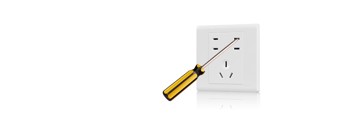 加強保護，防意外觸電
 加強型保護門，插...