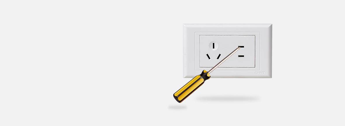 防塵保護，順暢插拔
 二插防塵保護門設計...