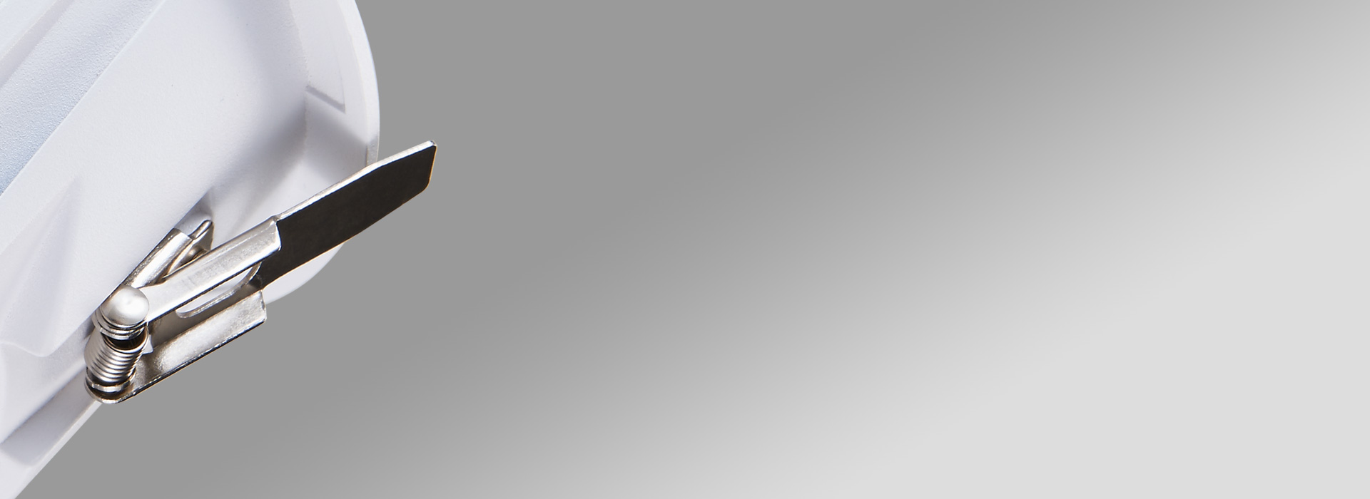 優(yōu)質(zhì)彈簧卡扣，穩(wěn)定牢固
 彈性好，防銹耐...