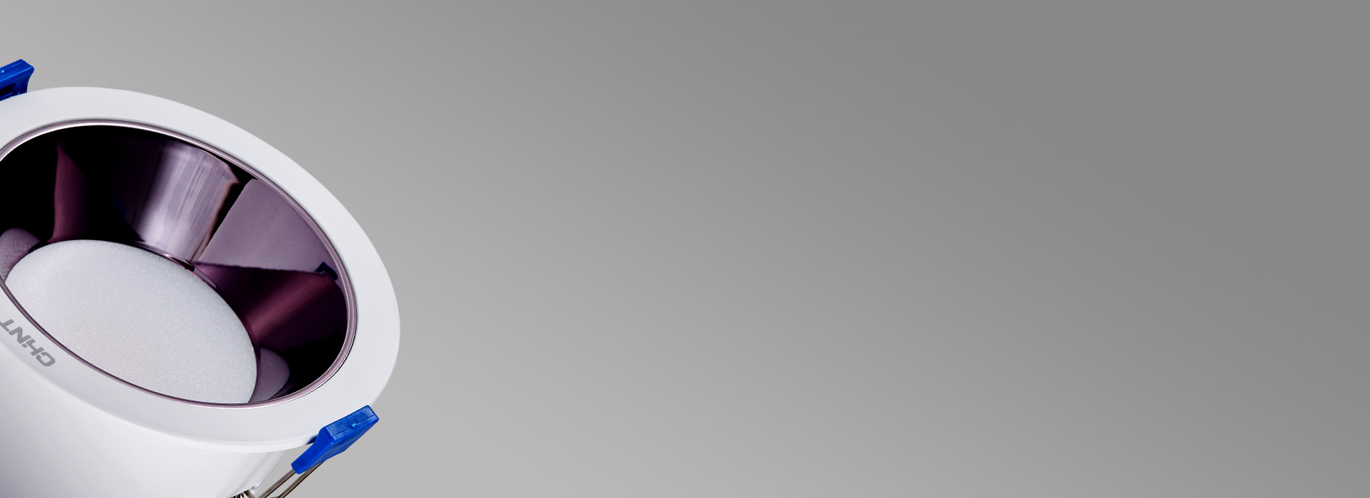 UV電鍍燈杯表面
 光學反光杯，電鍍工藝...