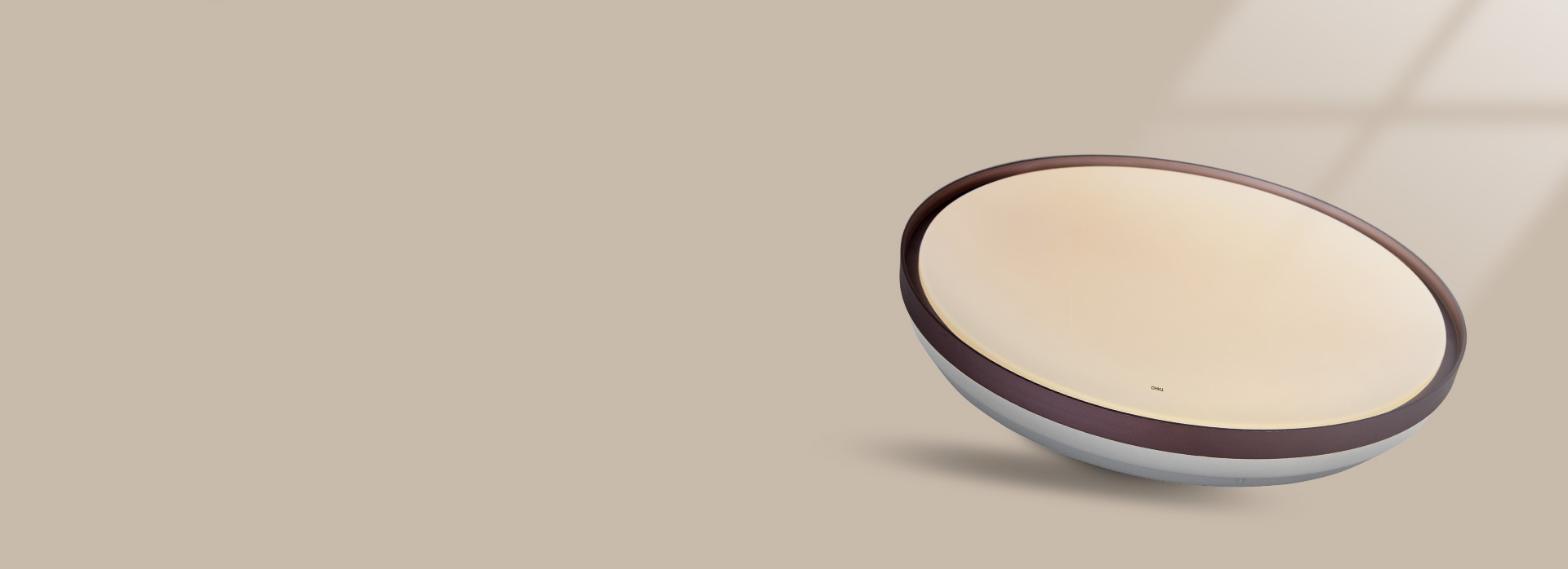 高透光面罩，光線均勻，舒適柔和
 質(zhì)地輕...