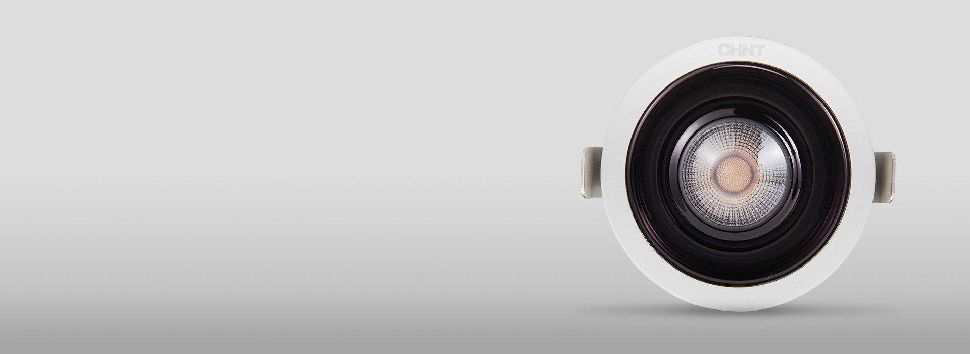 柔光防眩
 光學(xué)擴(kuò)散板，出光均勻柔和。 