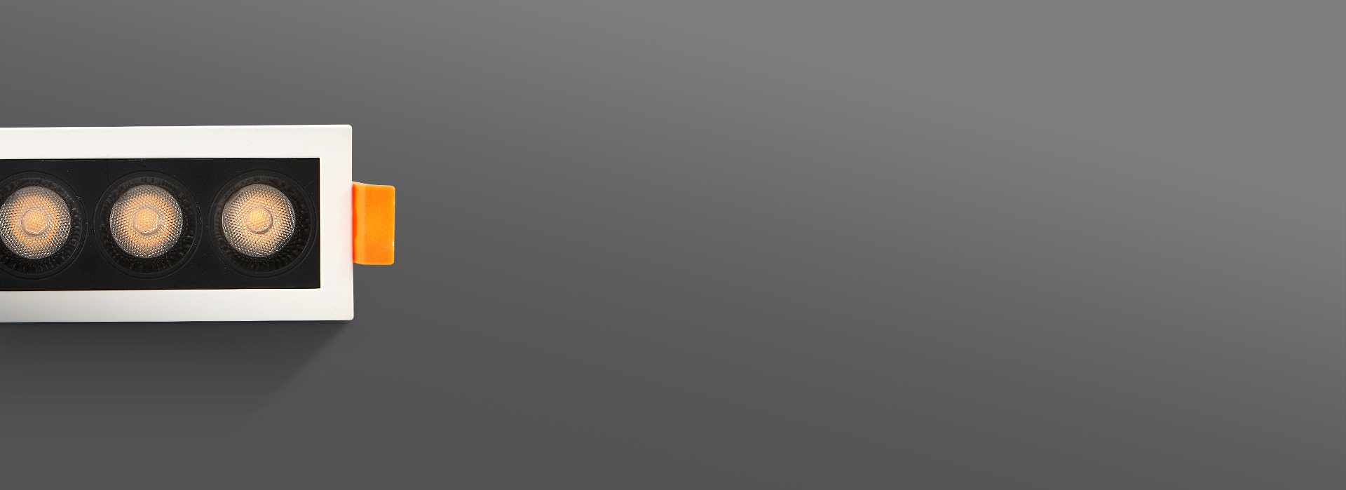 蜂窩式透鏡，光線均勻柔和
 立體蜂窩透鏡...