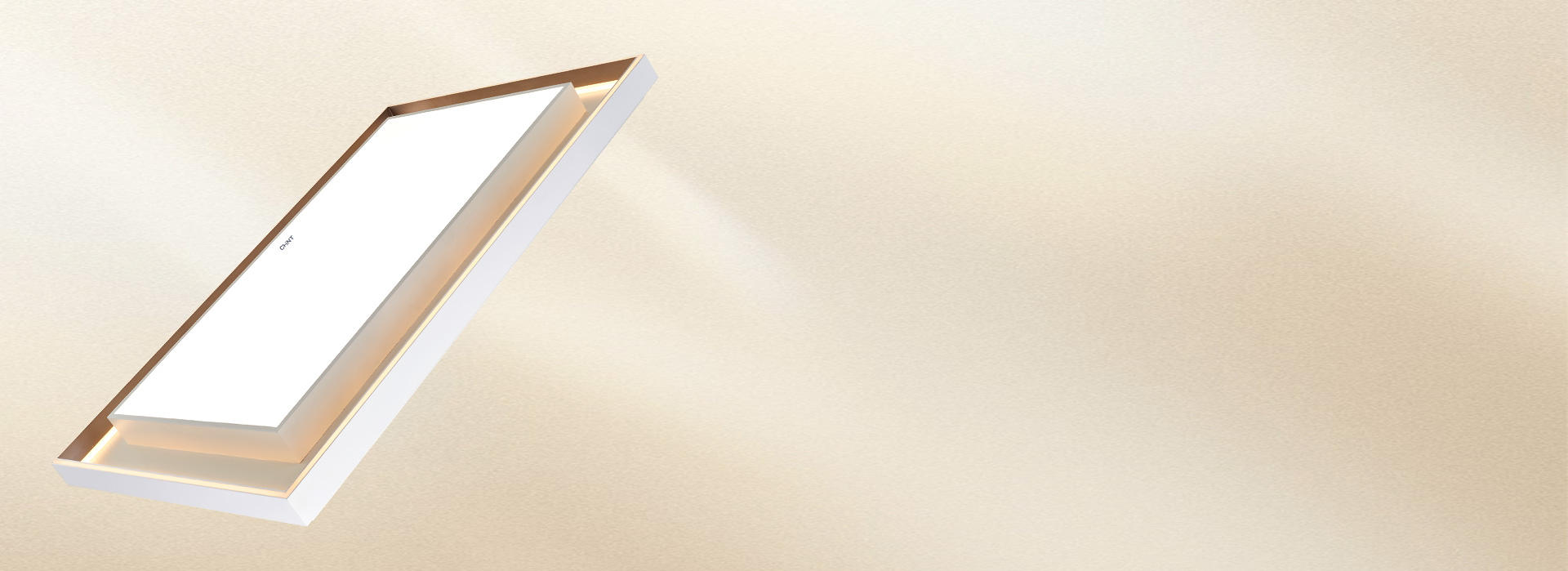 流暢美感，質樸純粹
 砂白色邊框，融合淺...